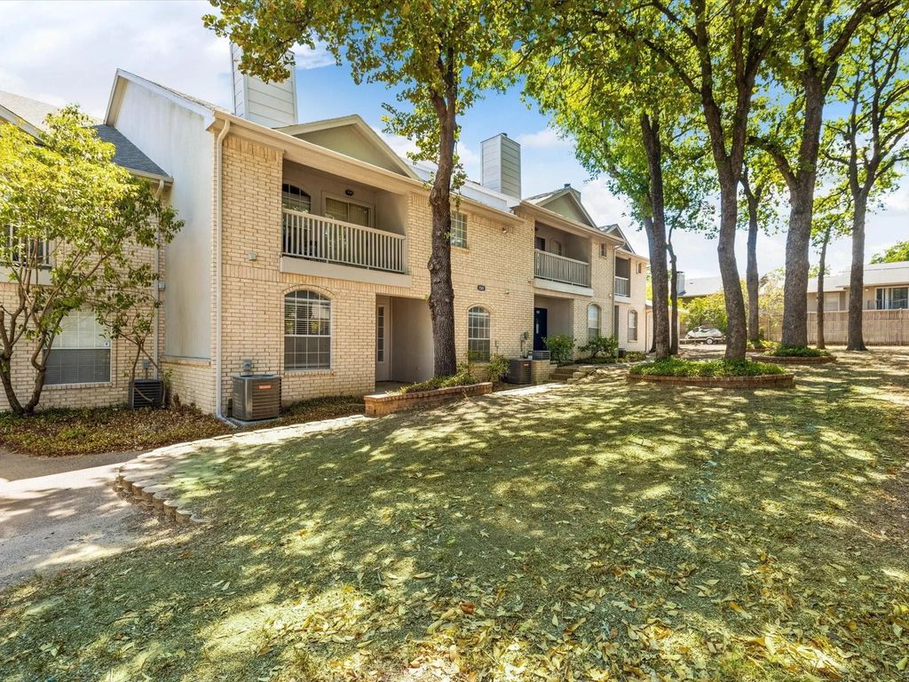 1501 Cedar Elm Drive 105, Euless