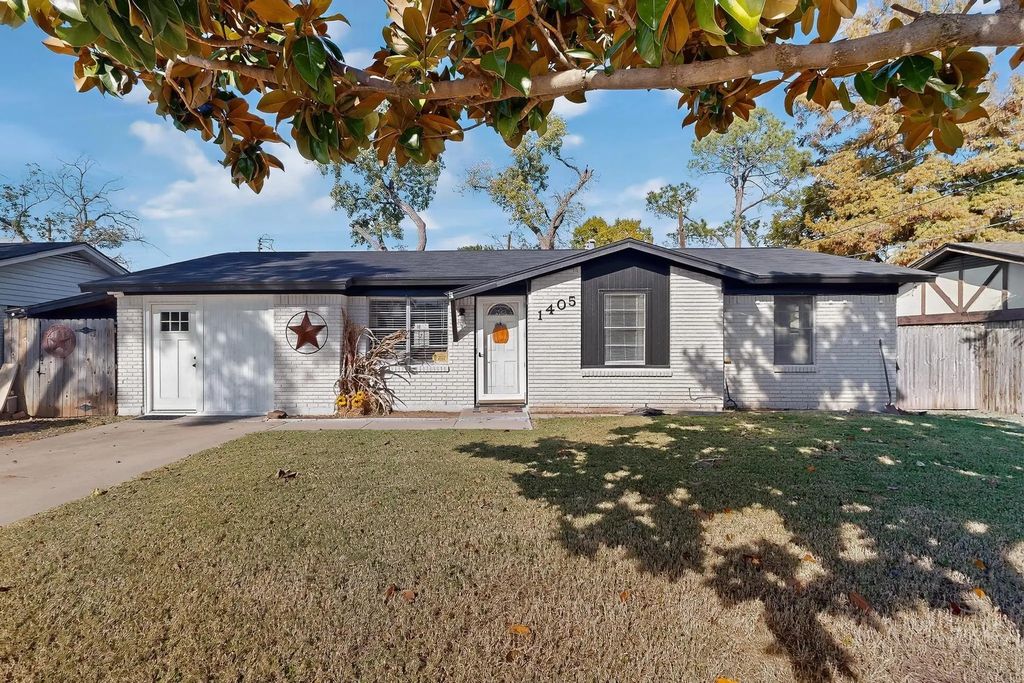 1405 Bryan Drive, Bedford