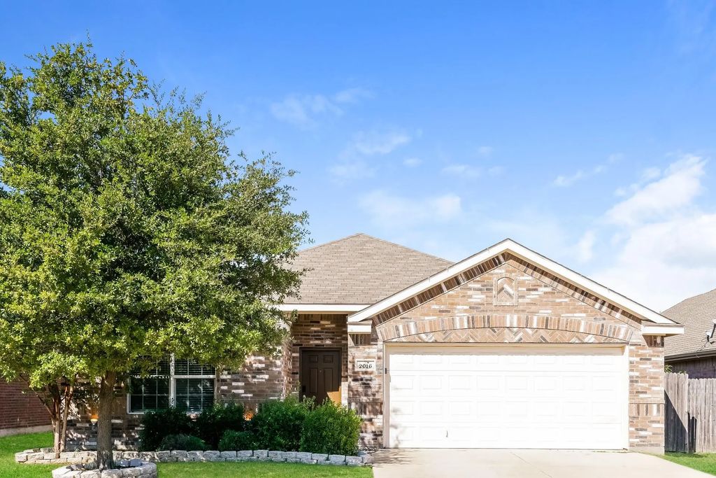 2016 Cattle Creek Road, Fort Worth