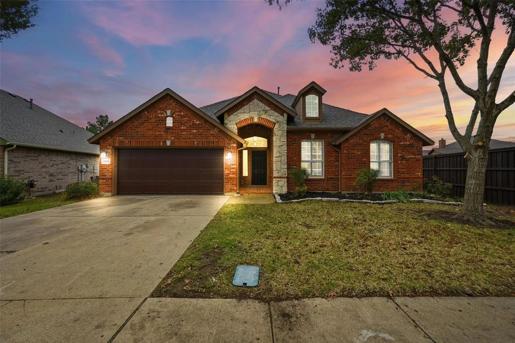 1300 Tippler Drive, Arlington