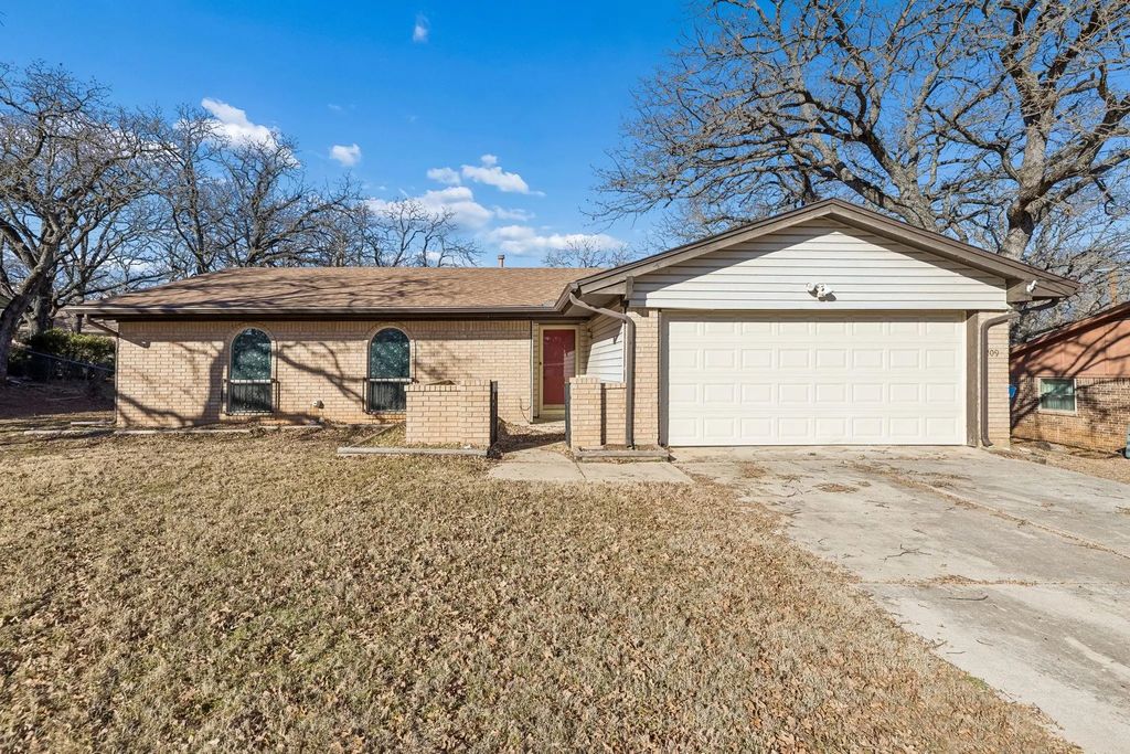 209 N Jarvis Lane, Azle