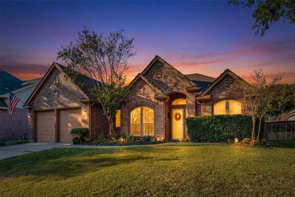 2207 Richmond Circle, Mansfield