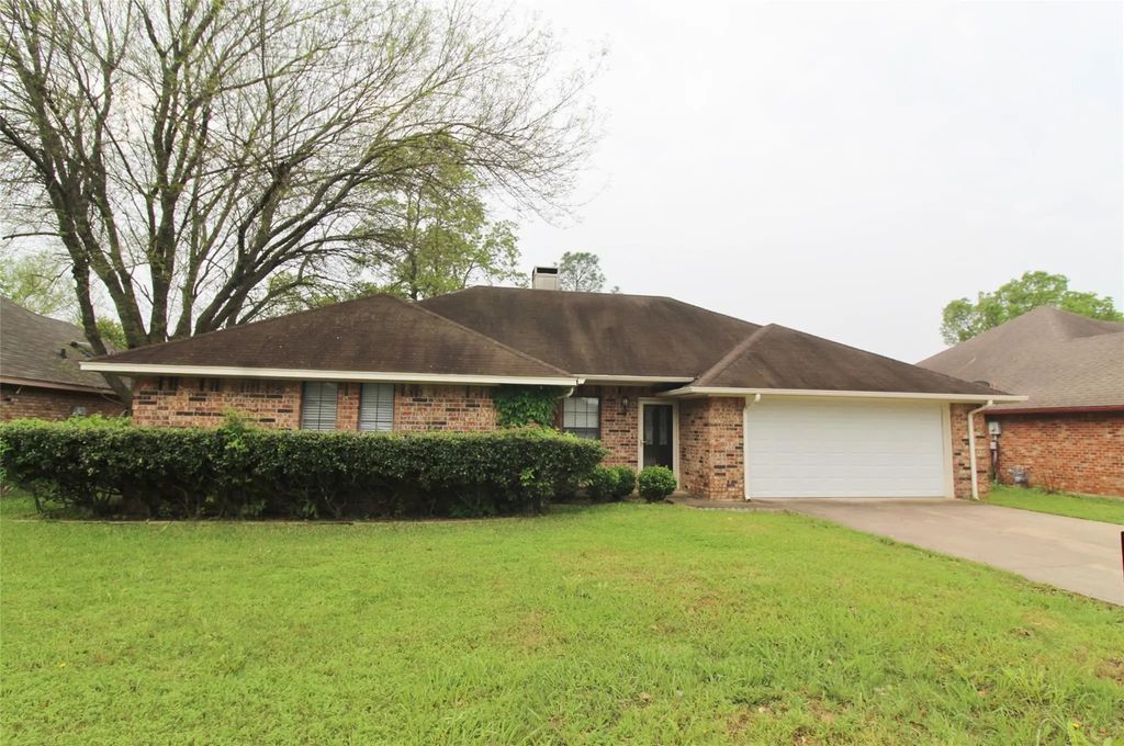 102 Driftwood Lane, Waxahachie