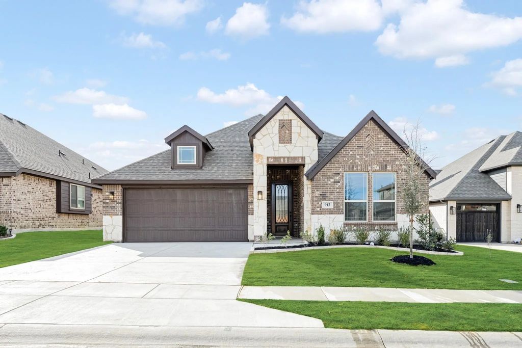912 Imperial Eagle Road, Alvarado