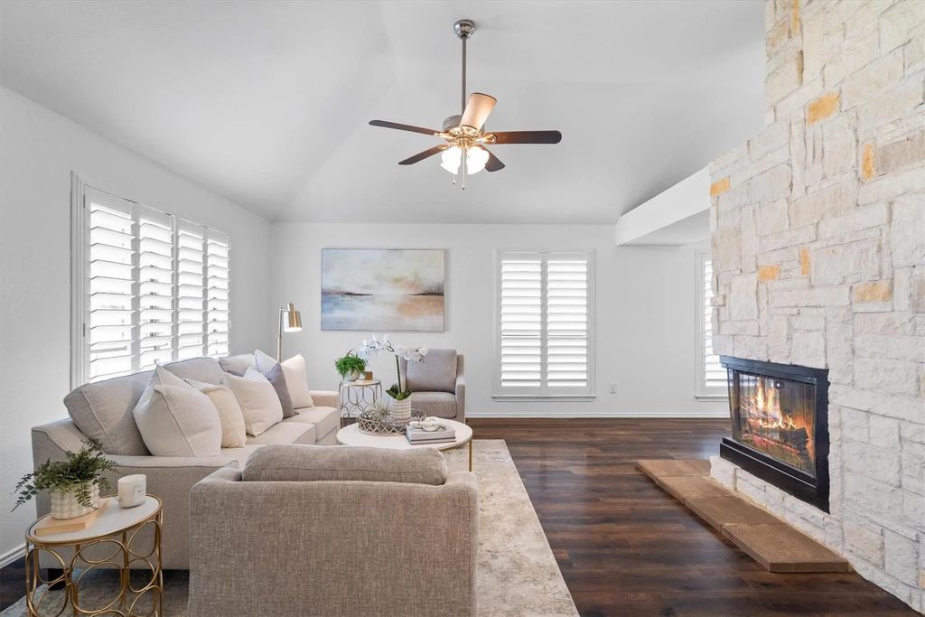 1601 Autumn Breeze Lane, Lewisville