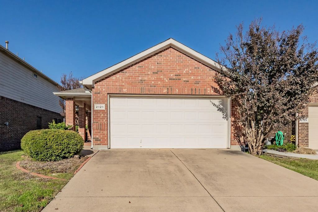 2121 Ingrid Lane, Fort Worth