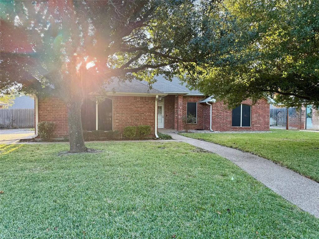 921 Cloud Croft, Hewitt