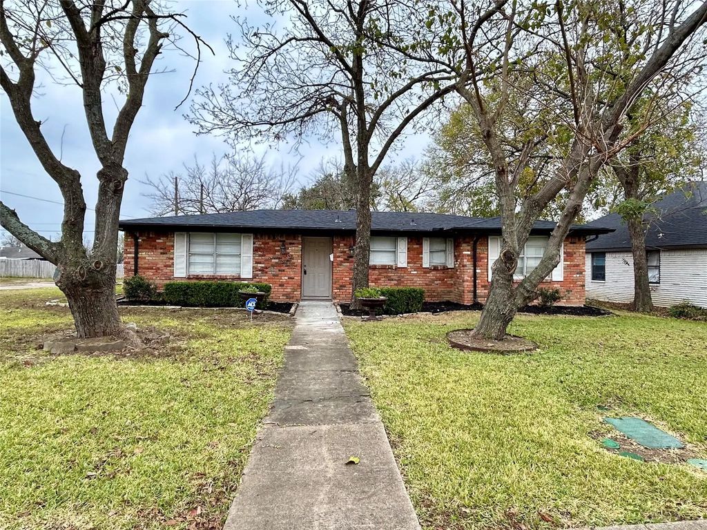 1300 Develon Drive, Mesquite