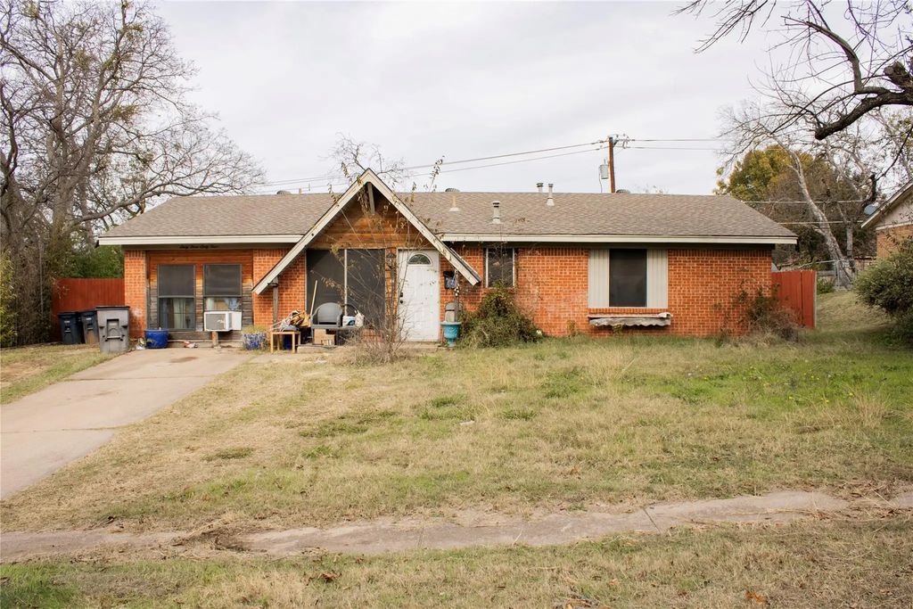 6364 Basswood Drive, Fort Worth
