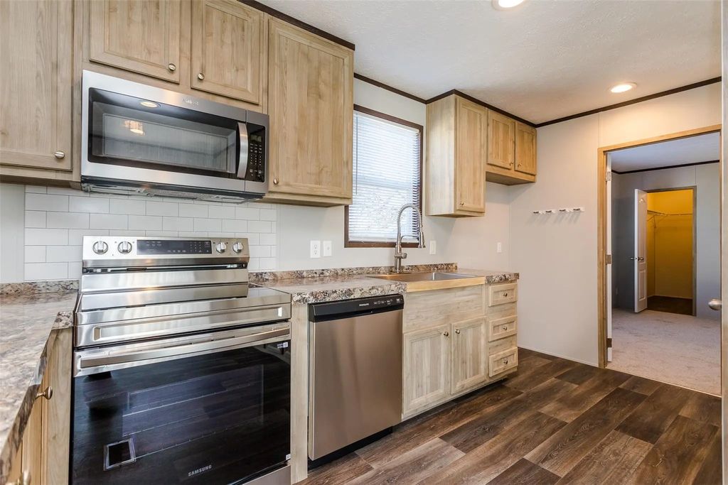 2900 S Interstate Highway 35 E 197, Waxahachie