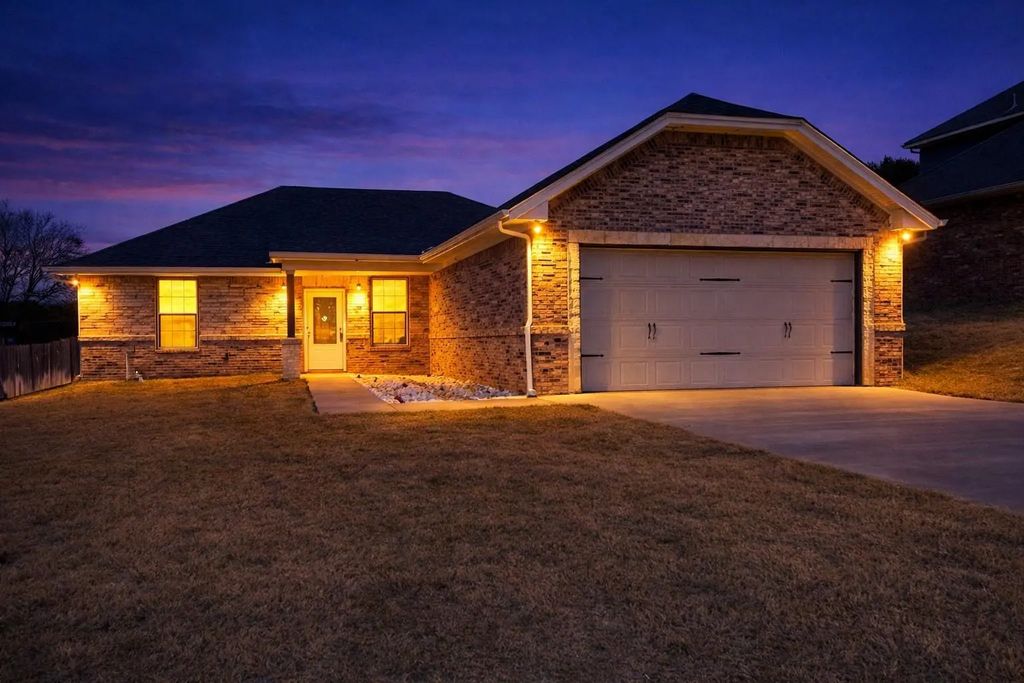 2306 Creek Drive, Granbury
