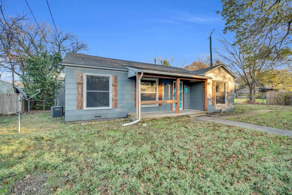 112 Barger Drive, Waxahachie