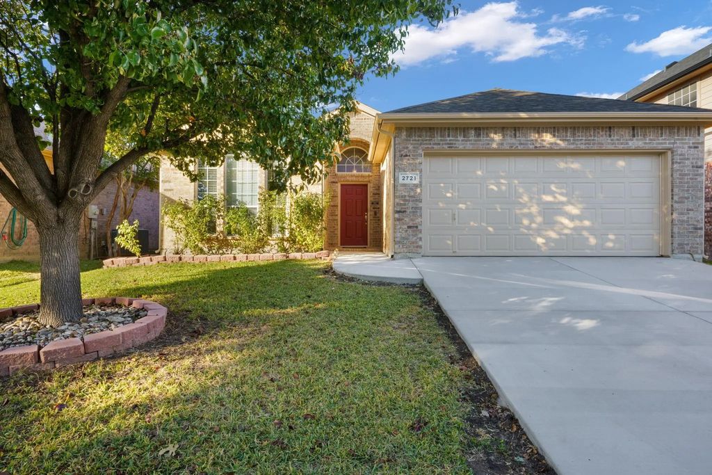 2721 Evening Shade Drive, Fort Worth