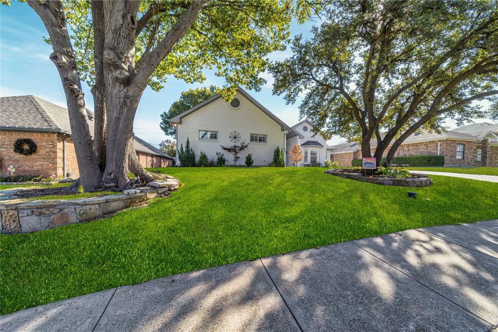4112 Fairlakes Court, Dallas