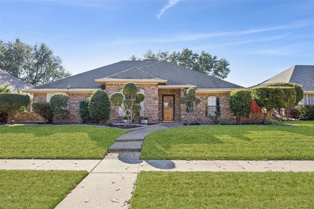 2918 Grand Oak Drive, Garland