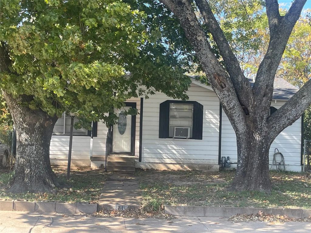 114 & 116 Flowers Street, Waxahachie
