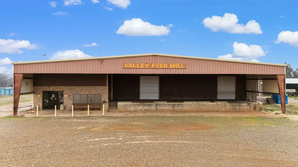 1211 E Coke Rd Road, Winnsboro