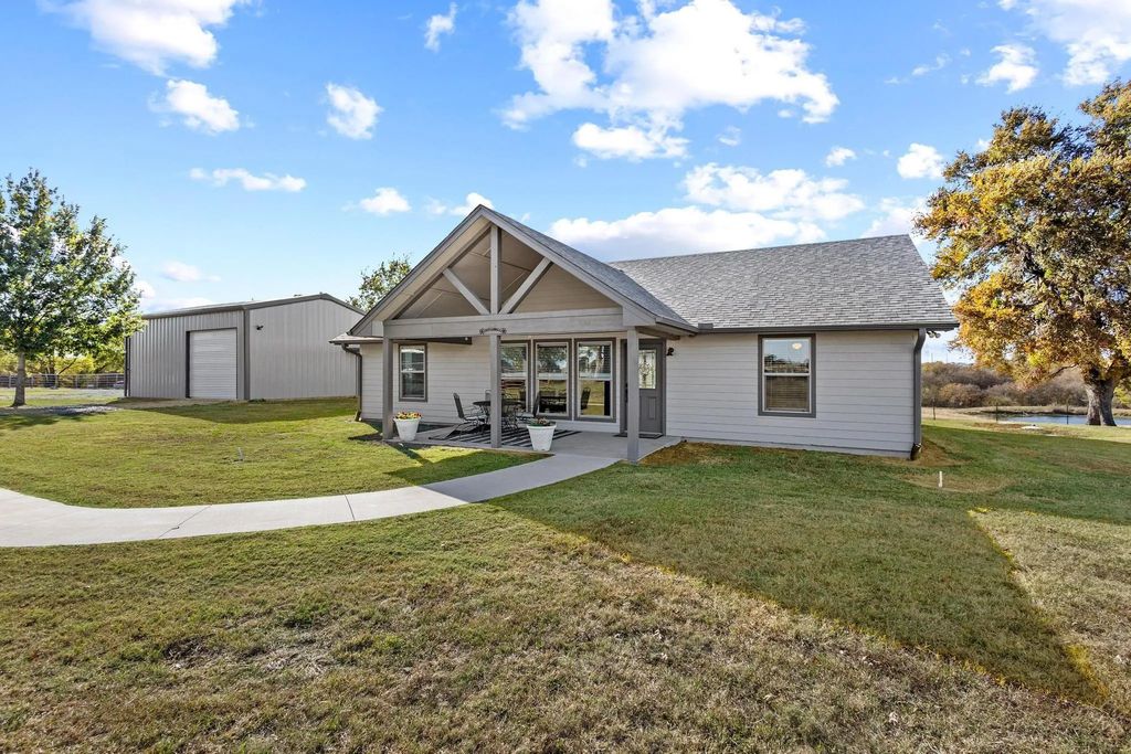 602 N Water Street Fm1752, Savoy