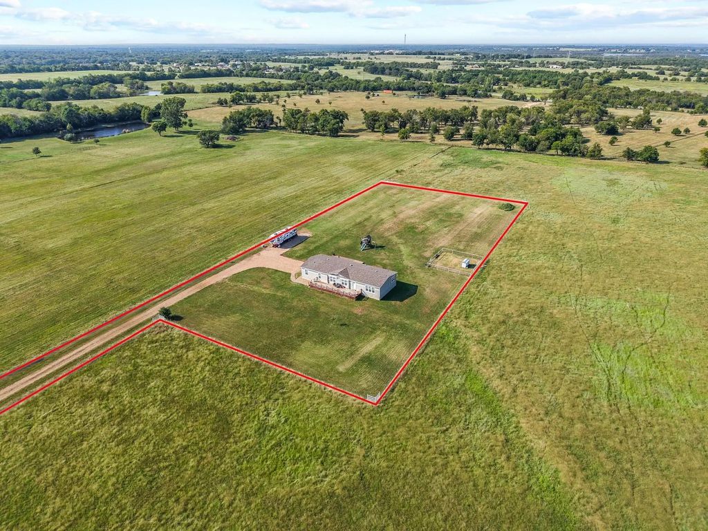 1717 E Lovers Lane, Bells