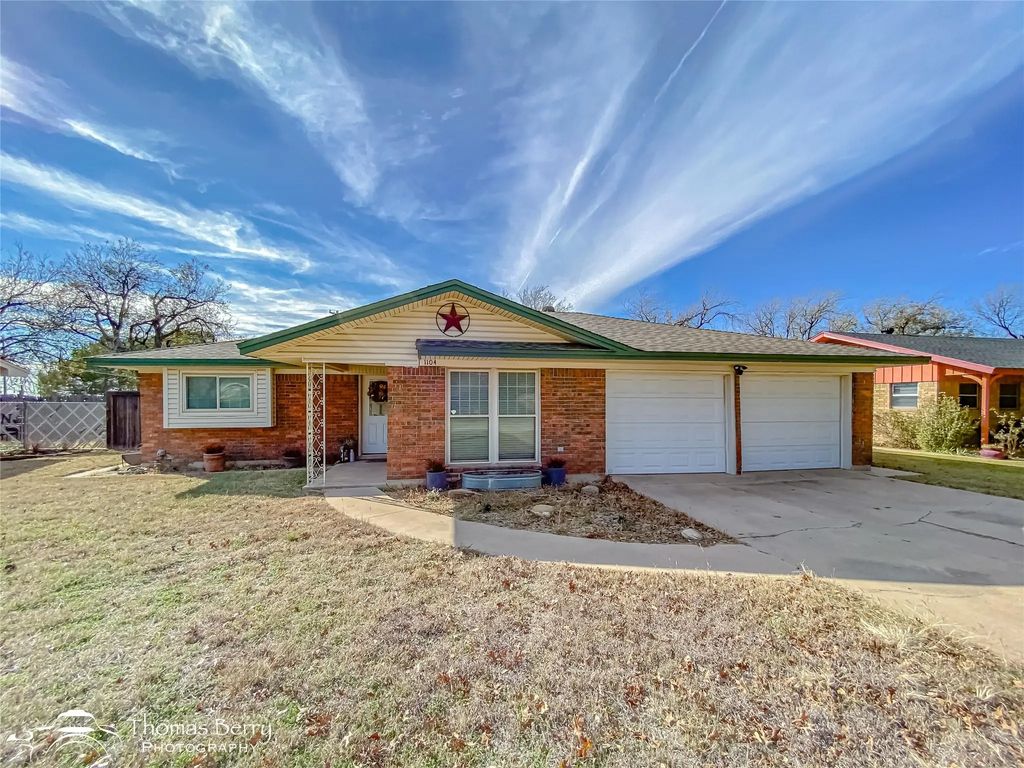 1104 Hickory Street, Roscoe