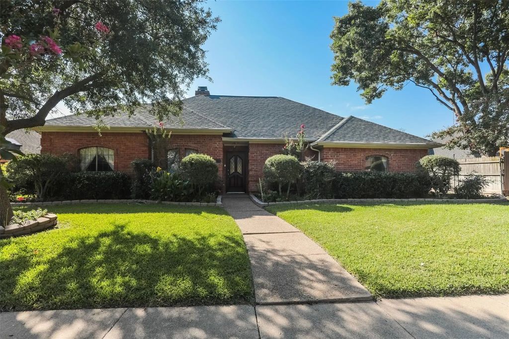 2214 Moss Trail, Garland