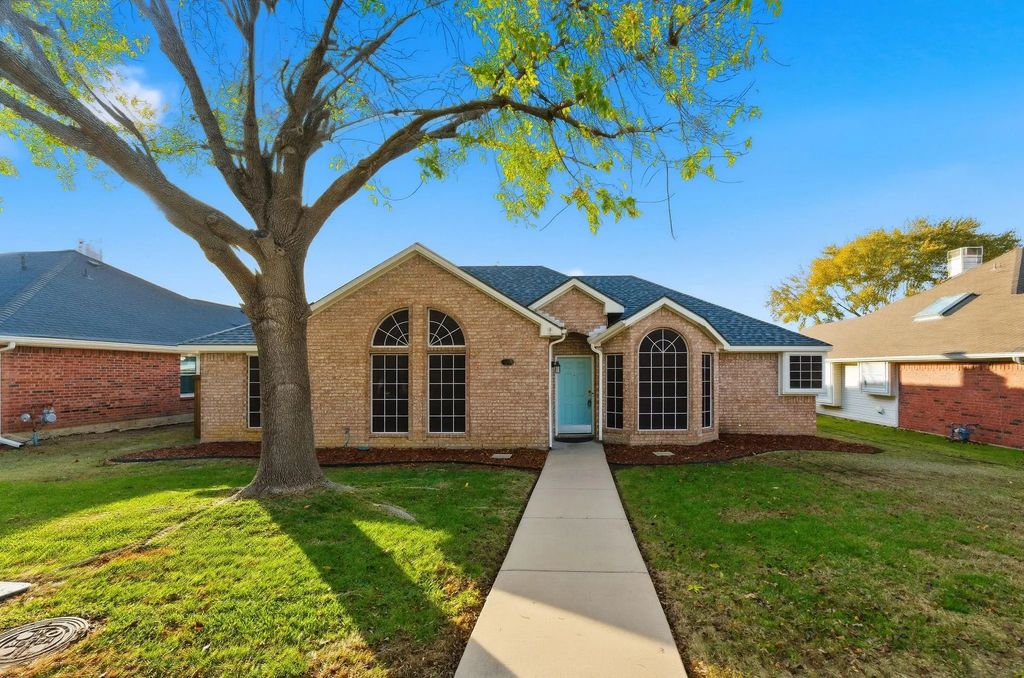 2060 Heather Glen Drive, Lewisville