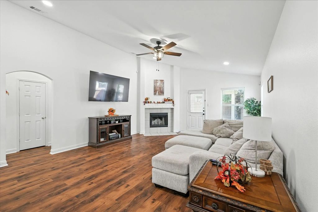 6013 Photinia Avenue, Denton