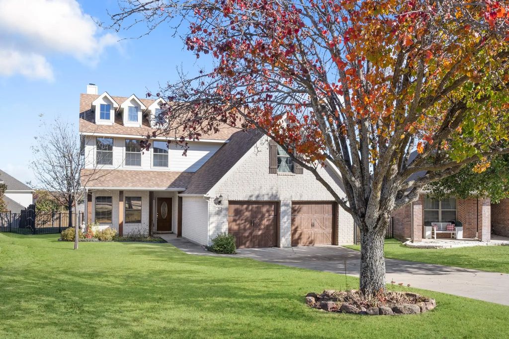 2824 Greenway Drive, Burleson