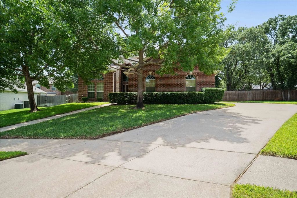 3002 Oaklawn Court, Arlington