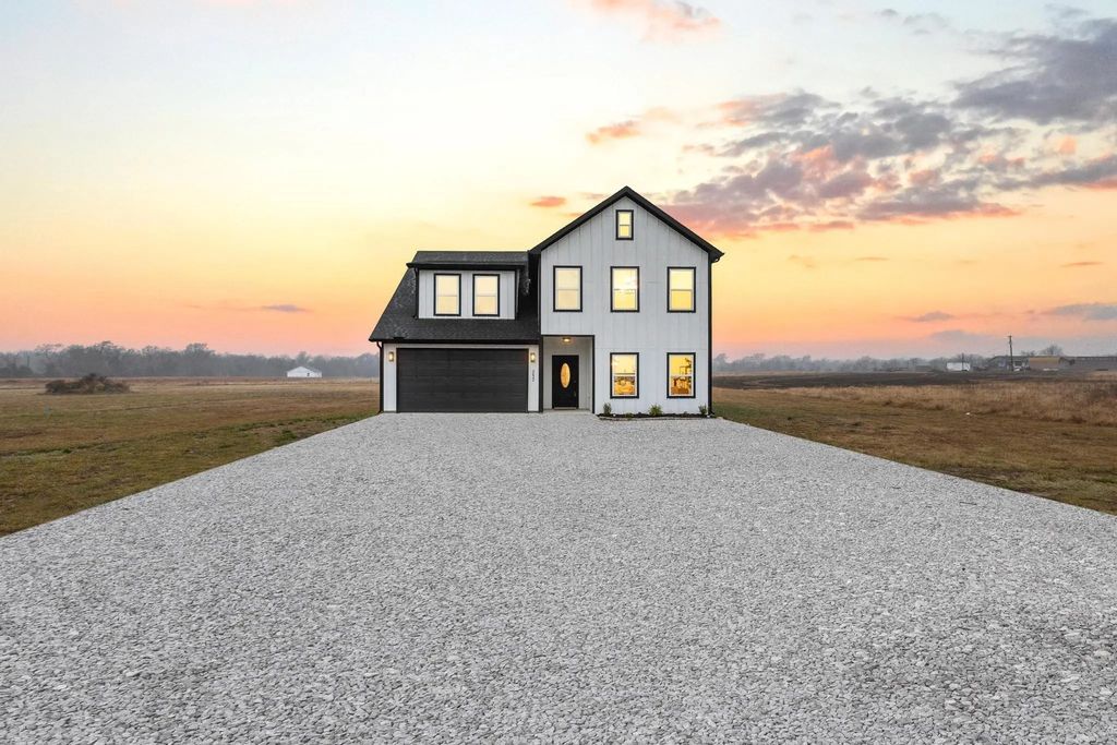 3632 County Road 15100, Blossom
