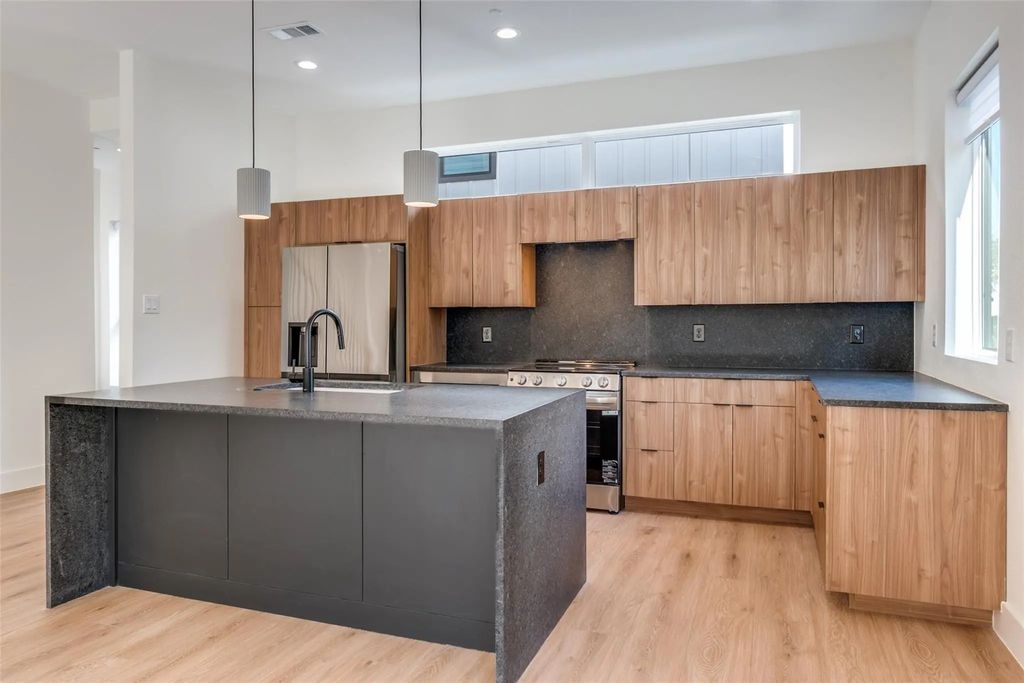 2206 Arroyo Avenue 205, Dallas