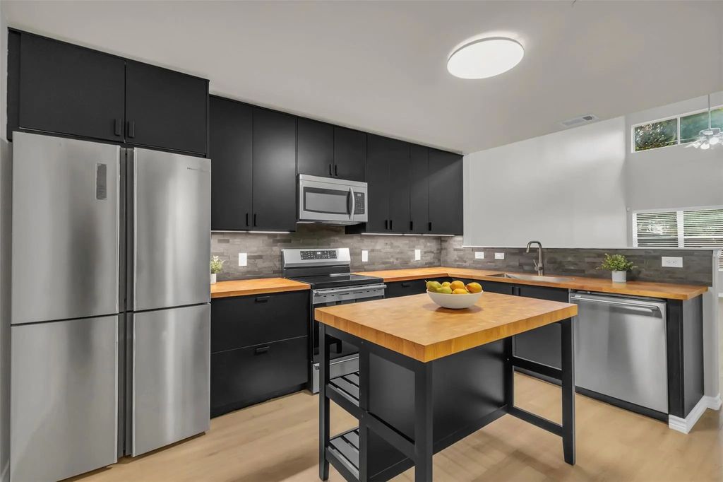 9731 Wake Bridge Drive, Frisco