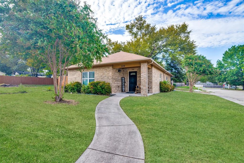 309 Emma Jane Street, Rockwall