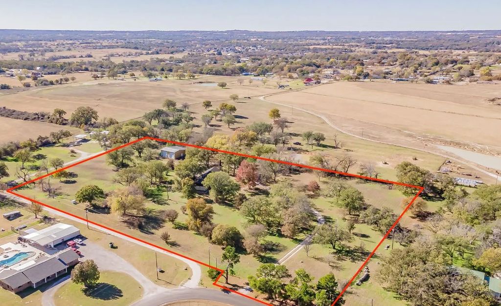 501 Lazy B Lane, Springtown