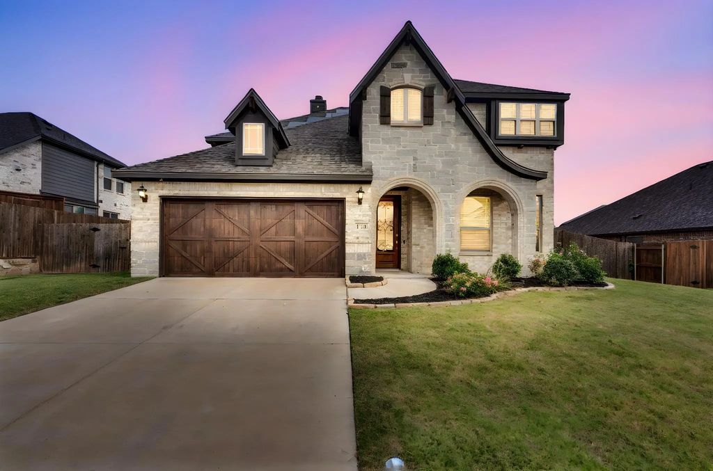 174 Half Moon Drive, Waxahachie