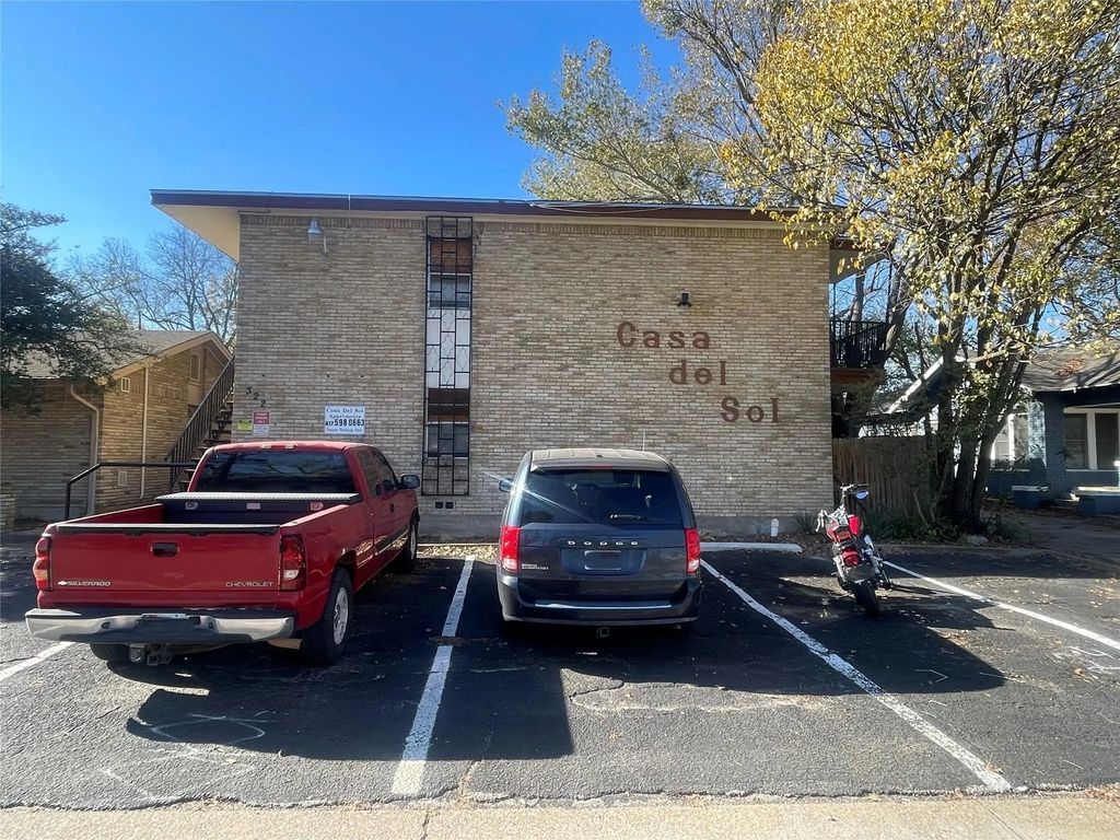 322 S Waco Street, Weatherford