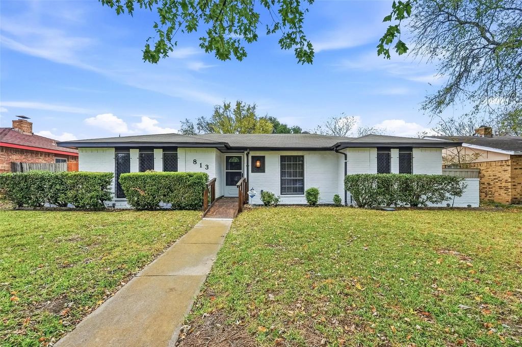 813 Cherry Hills Drive, Lancaster