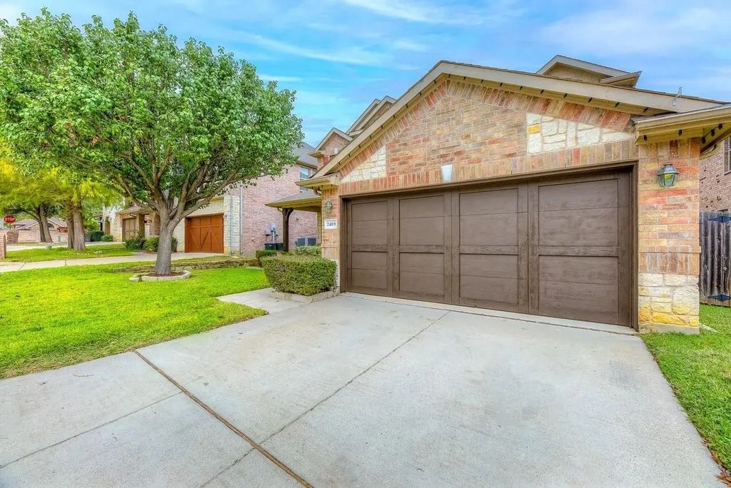2409 Creek Villas Drive, Bedford