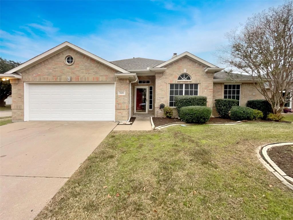 2601 Crestwood Drive, Burleson