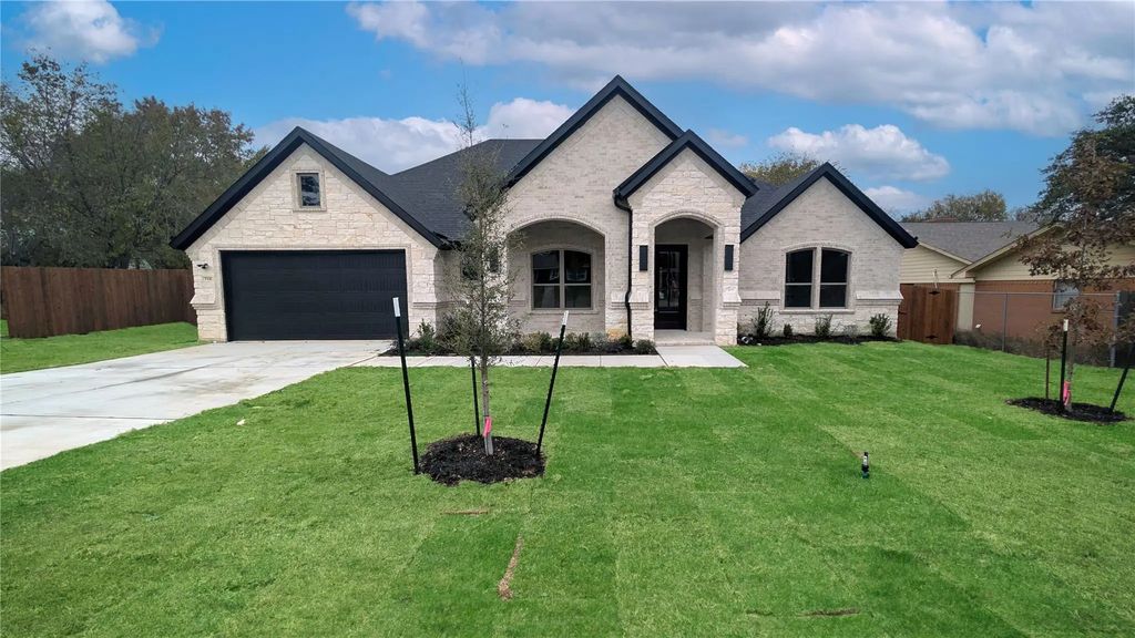 716 Del Drive, Denton