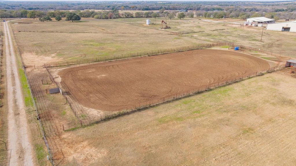 11175 Light Road, Lipan
