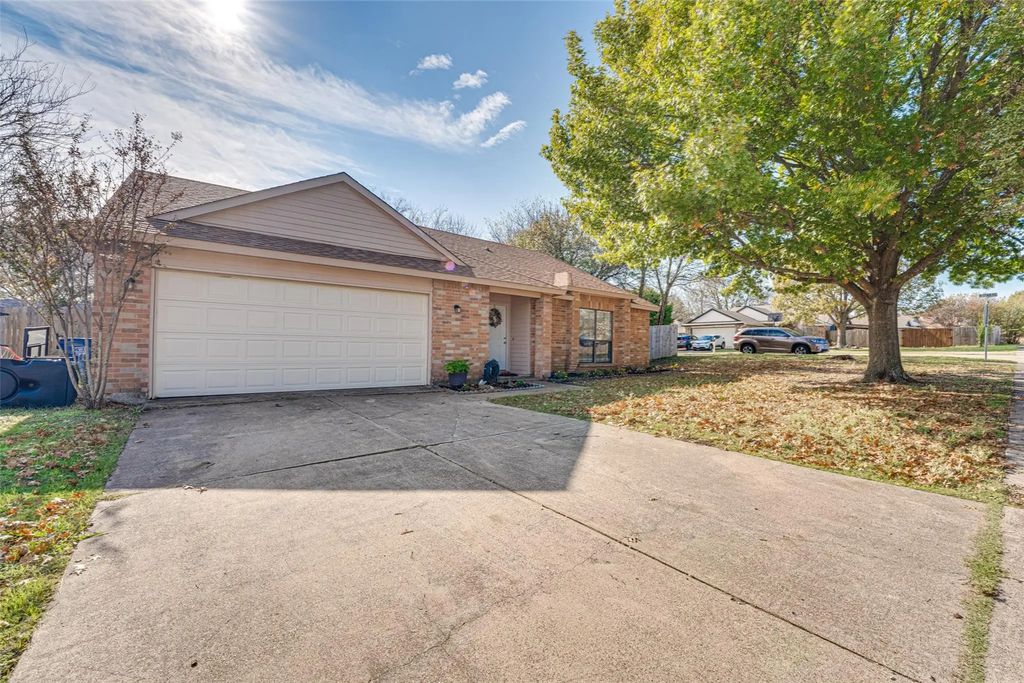 210 Wilshire Drive, Glenn Heights
