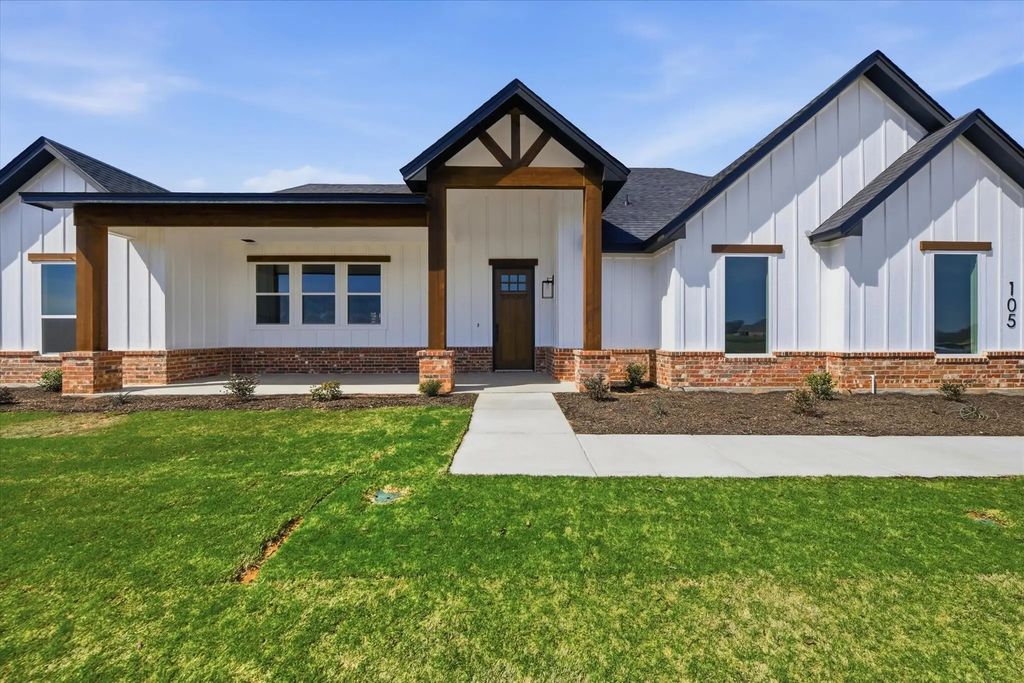 105 Cattleman Drive, Poolville