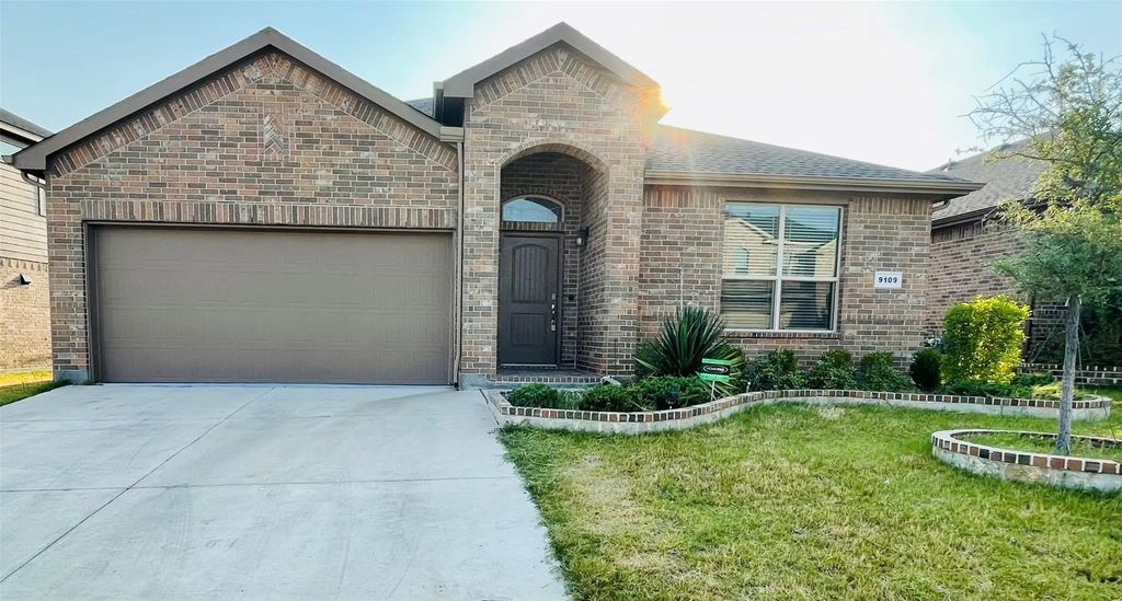 9109 Stormcrow Drive, Fort Worth