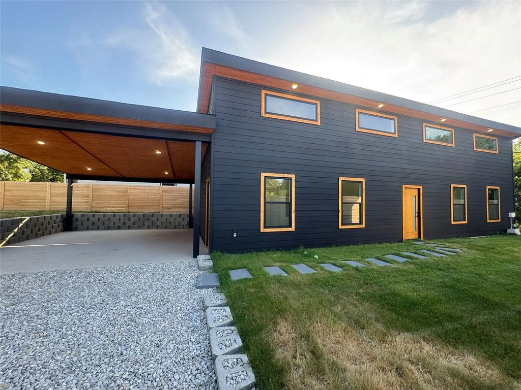2806 Beechwood Street, Granbury