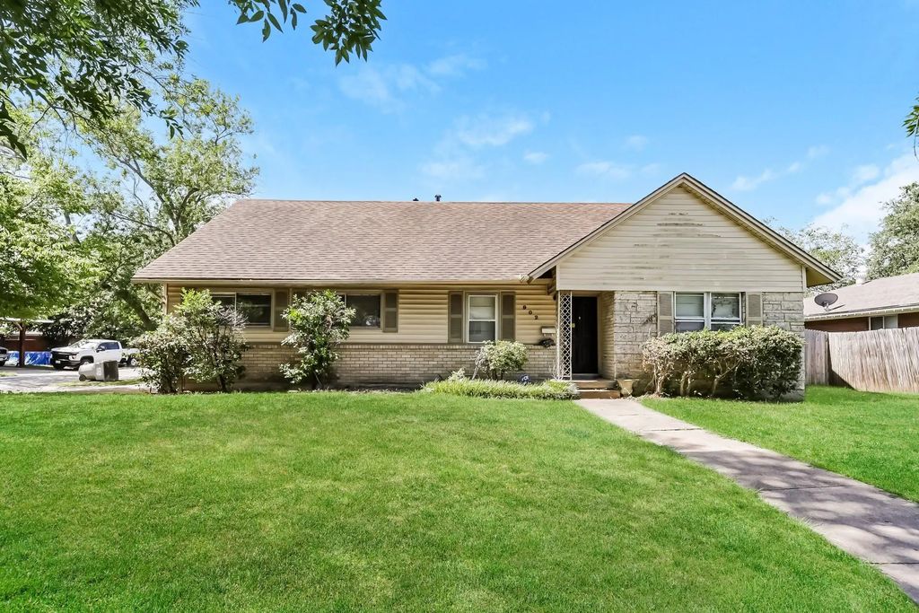 902 Poinsettia Drive, Lancaster