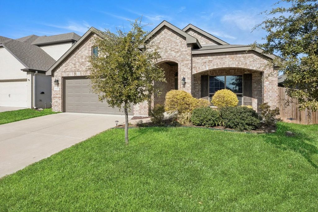 6369 Red Cliff Drive, Fort Worth