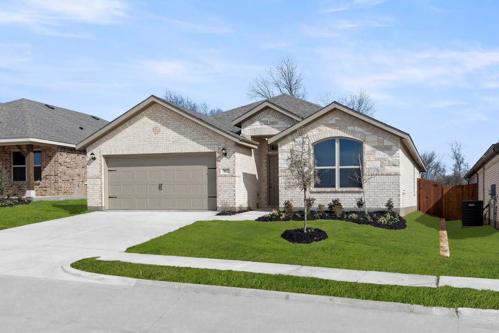 7812 Kingfisher Road, Aubrey