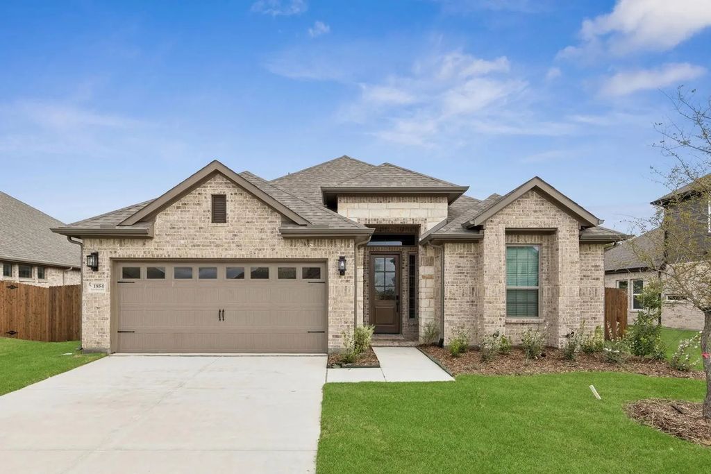 1887 Overcup Court, Waxahachie