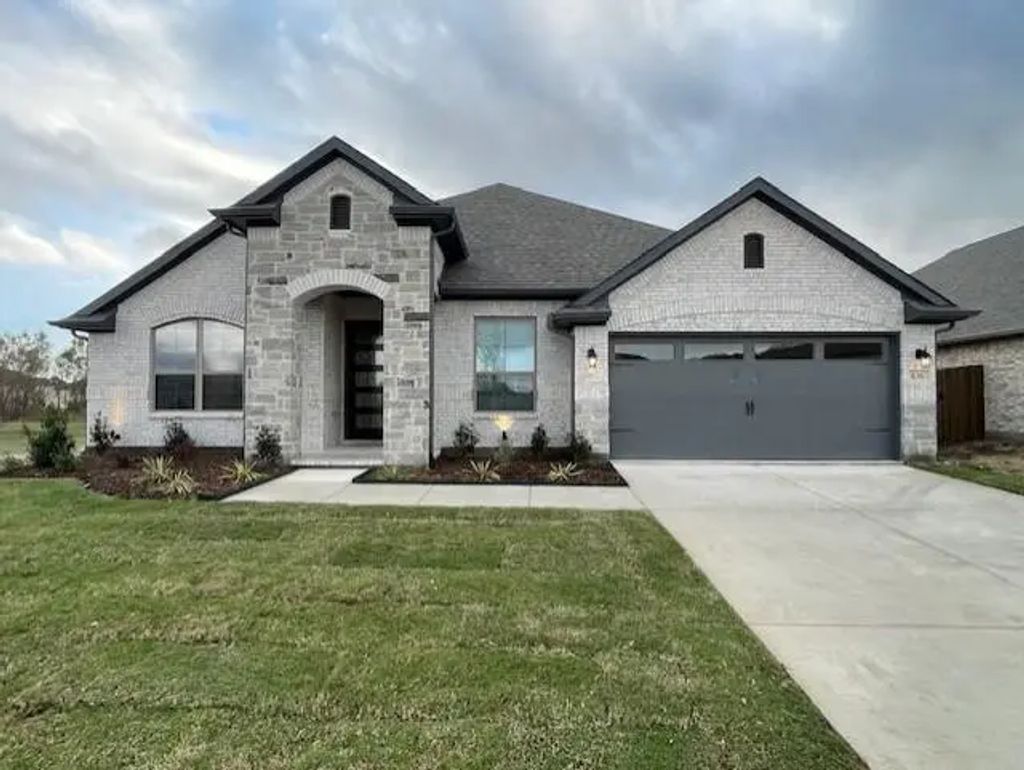 636 Red Maple Road, Waxahachie